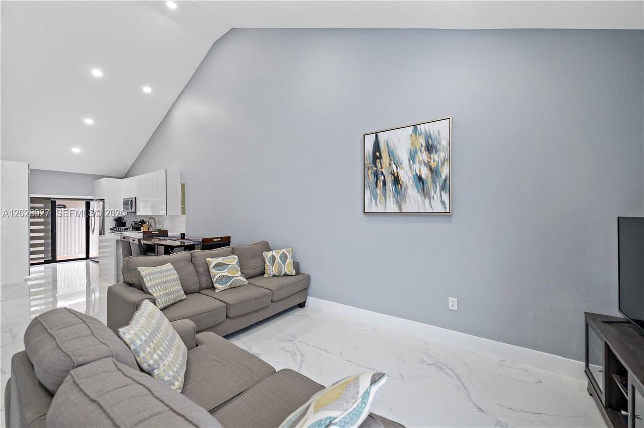 9046 Nw 121st Ter - Photo 4 of 8