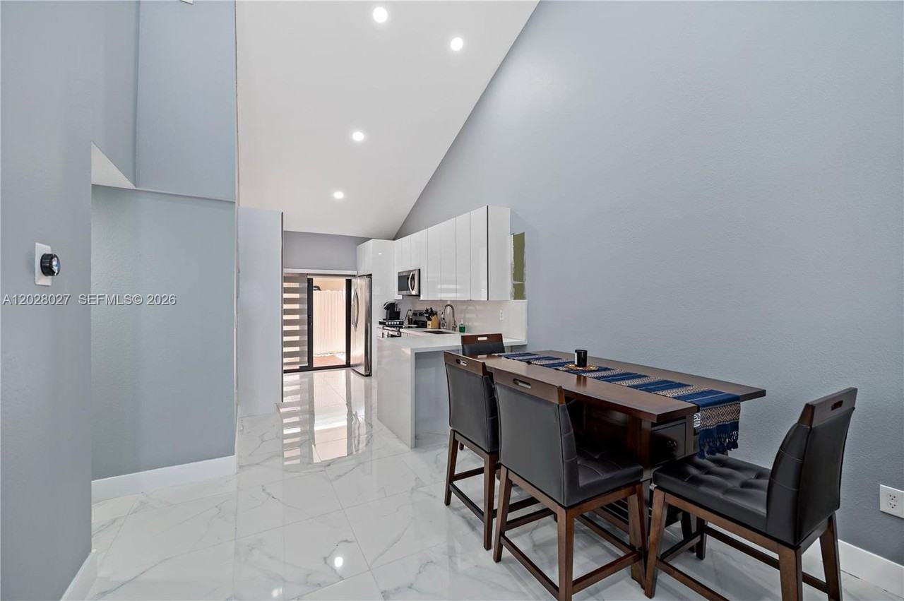 9046 Nw 121st Ter - Photo 5 of 8