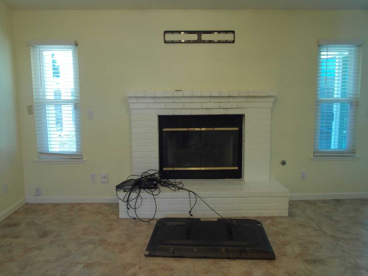 1502 Williamsburg Dr #1 - Photo 4 of 11