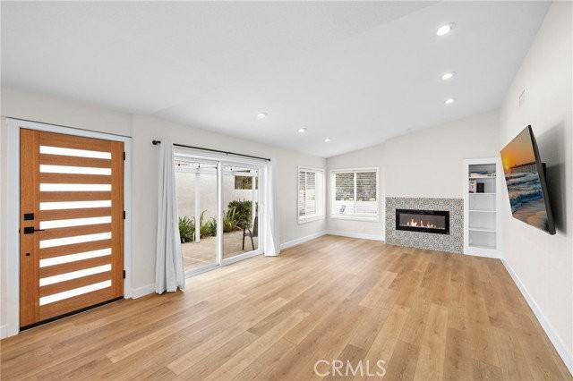 22951 Via Miramar - Photo 4 of 8