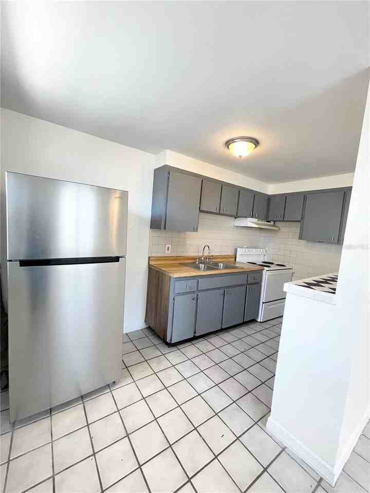 2916 N 16th St #1 - Photo 6 of 16