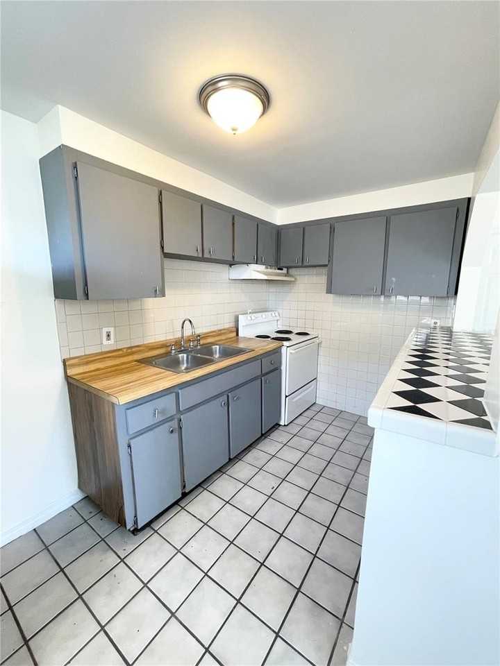 2916 N 16th St #1 - Photo 7 of 16