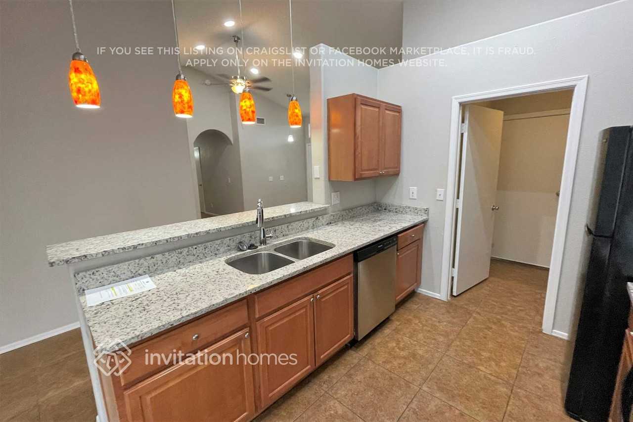 2110 N Ithica St - Photo 5 of 16