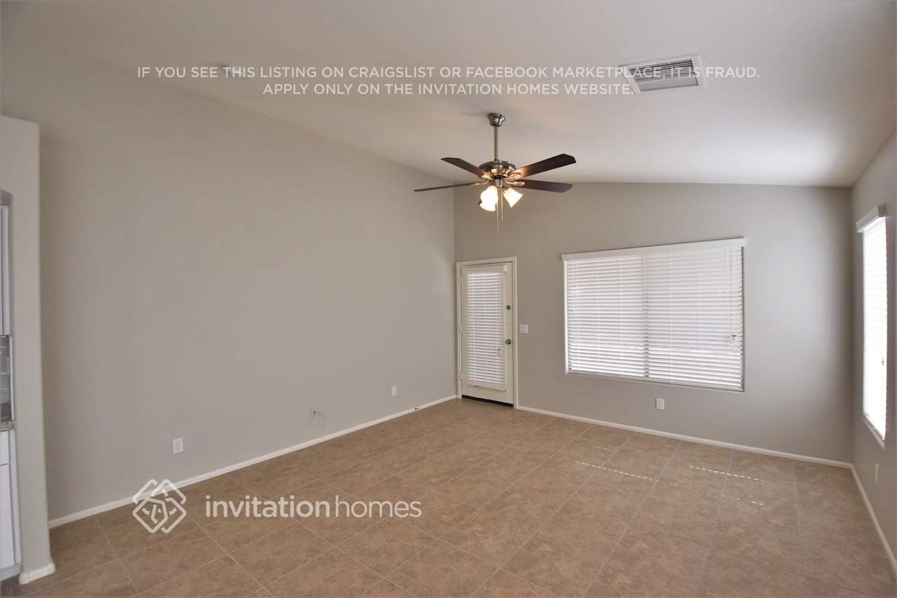 12439 W Rancho Dr - Photo 2 of 7
