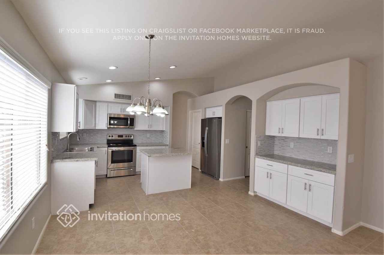 12439 W Rancho Dr - Photo 3 of 7
