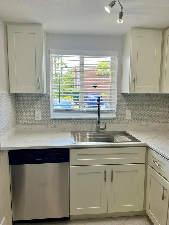 4550 Overlook Dr Ne #156 - Photo 6 of 29