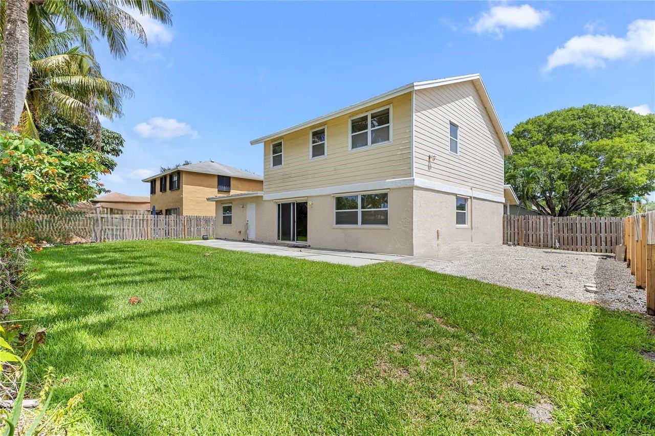 11610 Nw 43rd St - Photo 2 of 8
