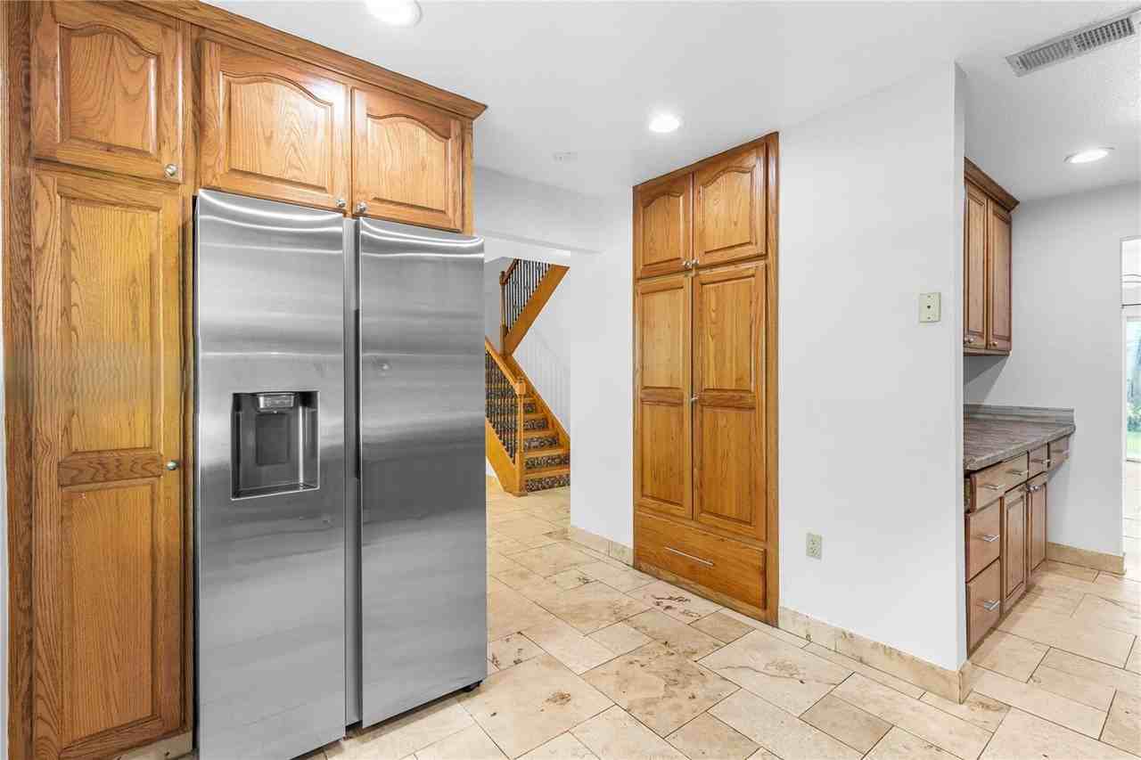 11610 Nw 43rd St - Photo 5 of 8