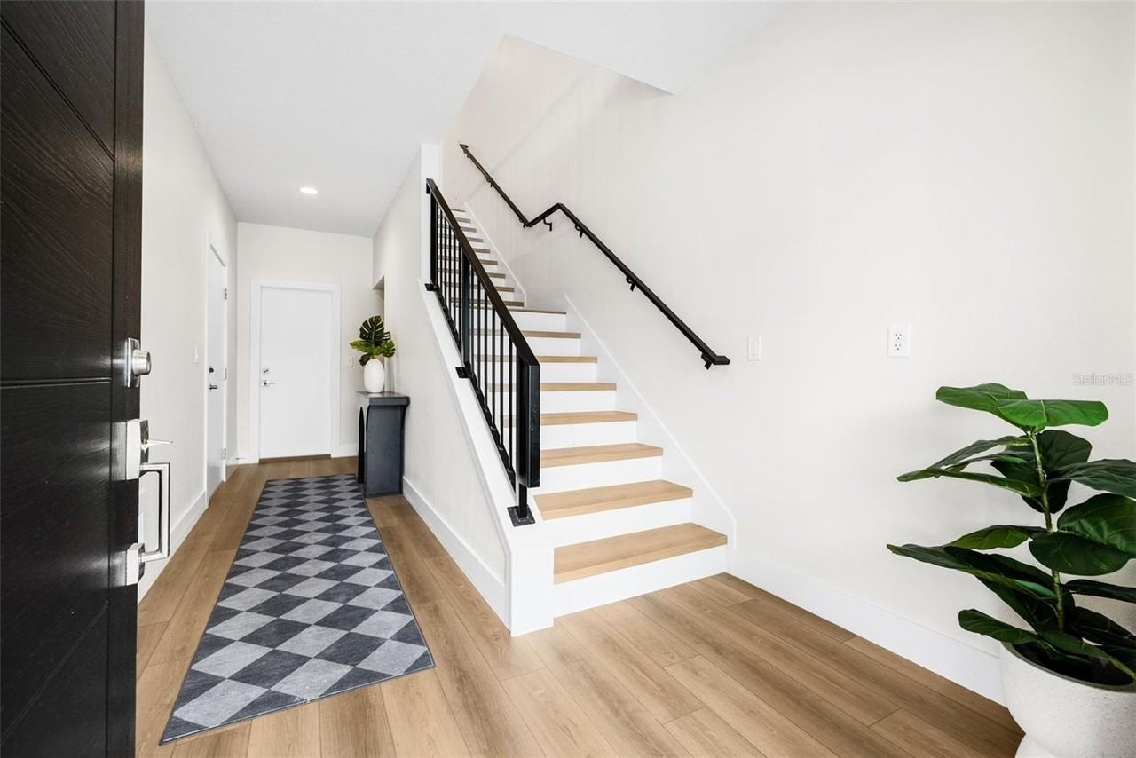 8627 5th St N - Photo 3 of 19