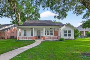 featured image of 4727 Lake Village Dr