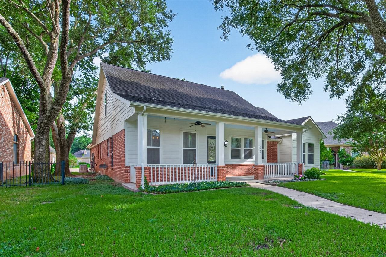 4727 Lake Village Dr - Photo 2 of 43