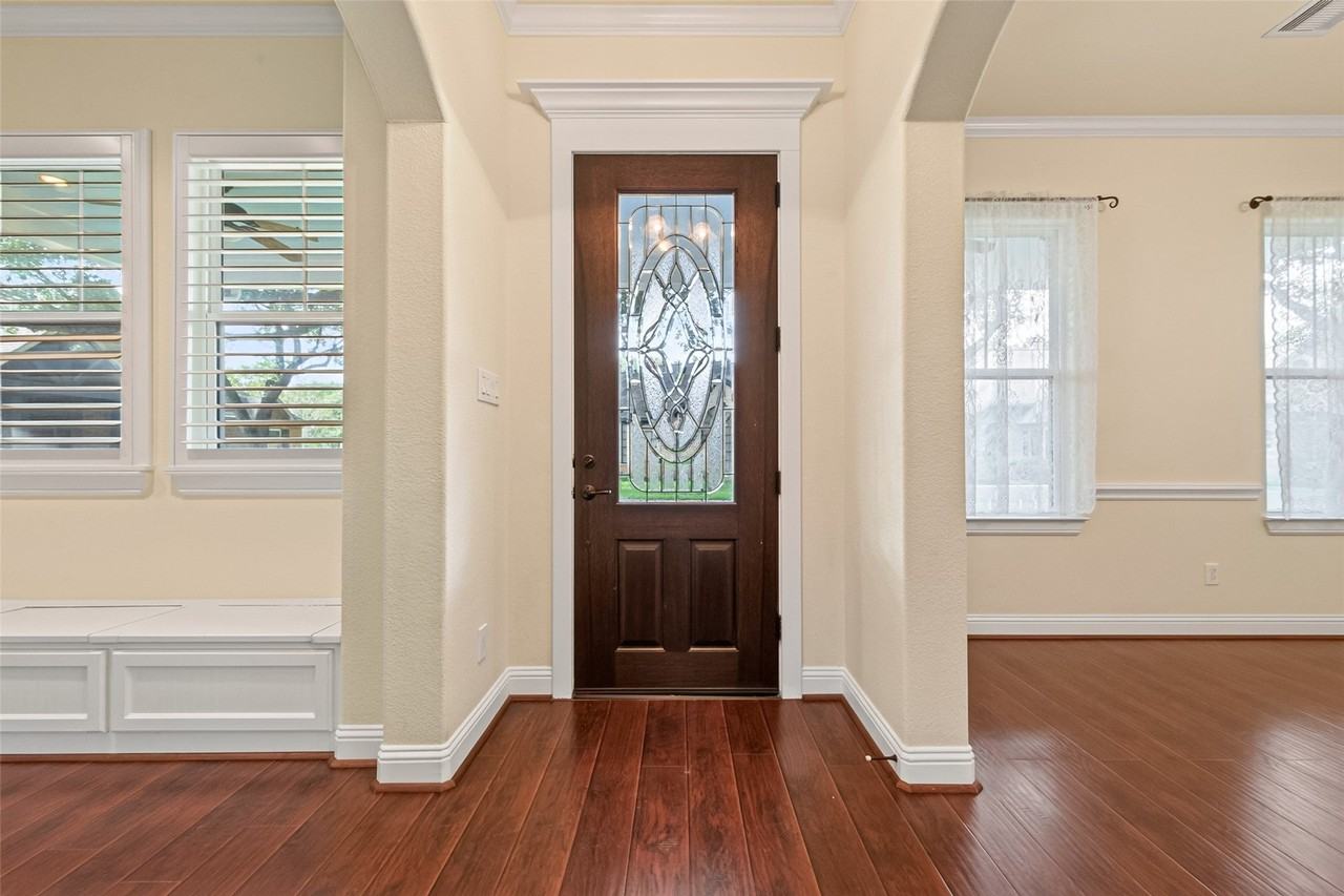 4727 Lake Village Dr - Photo 4 of 43