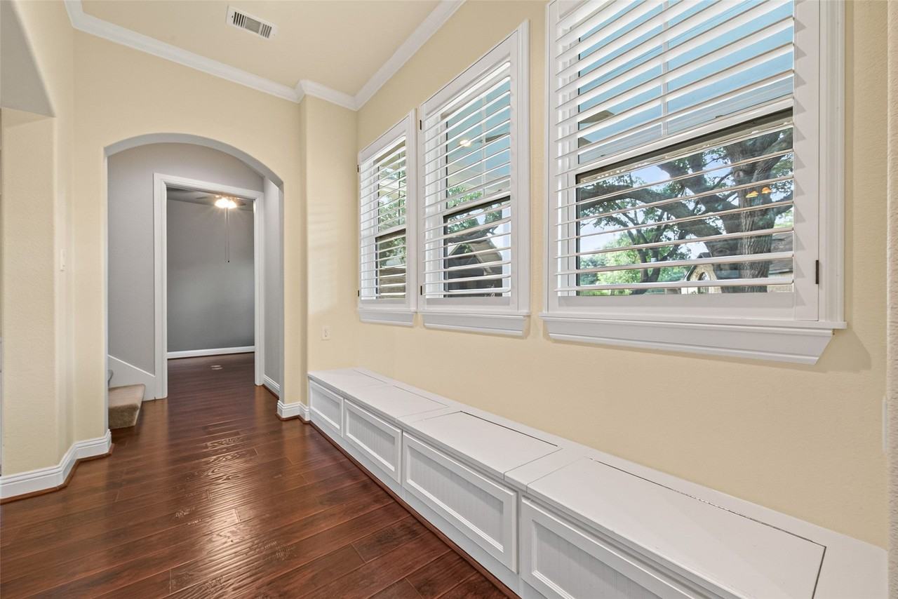 4727 Lake Village Dr - Photo 5 of 43