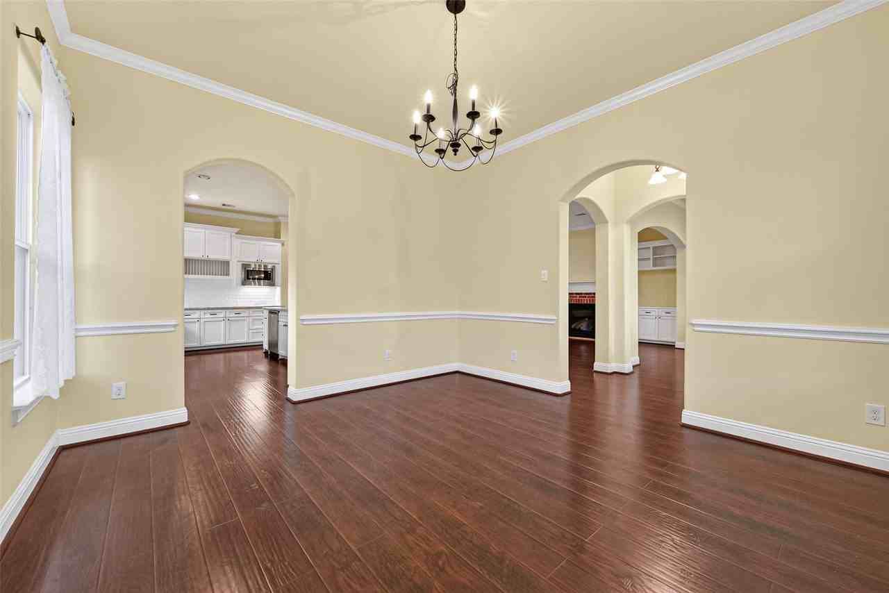 4727 Lake Village Dr - Photo 6 of 43