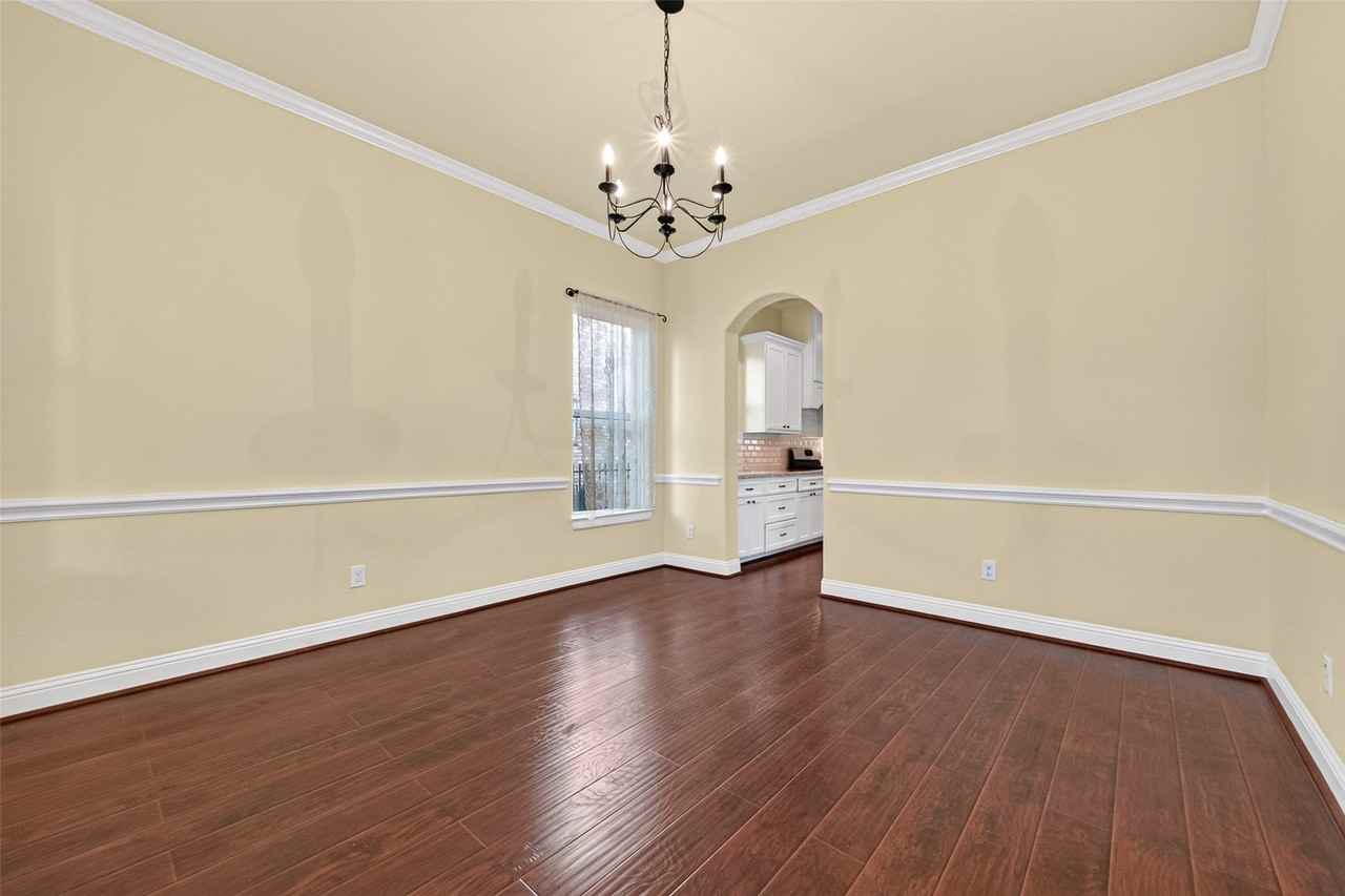 4727 Lake Village Dr - Photo 7 of 43