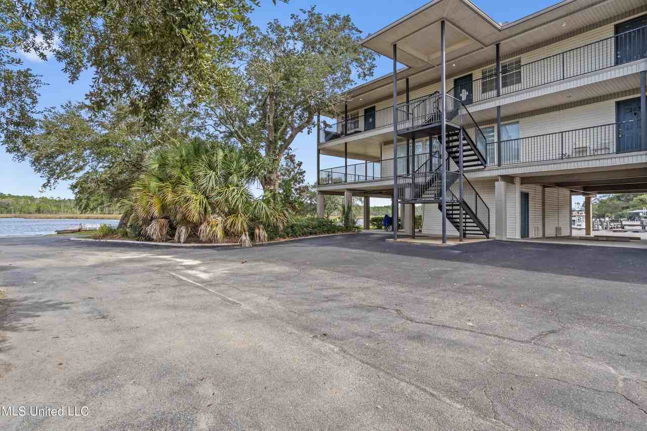 3230 Cumberland Rd - Photo 2 of 36