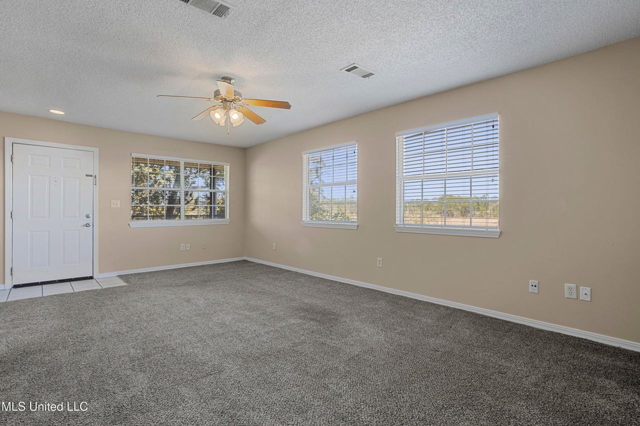 3230 Cumberland Rd - Photo 4 of 36