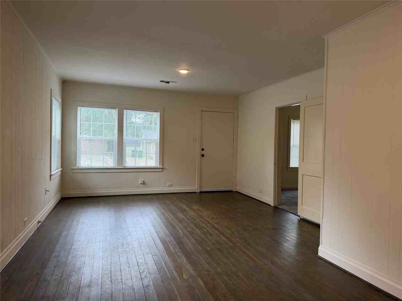 1106 S Jackson St - Photo 2 of 10