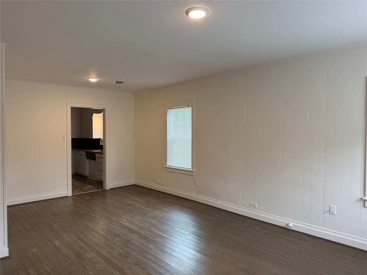 1106 S Jackson St - Photo 3 of 10
