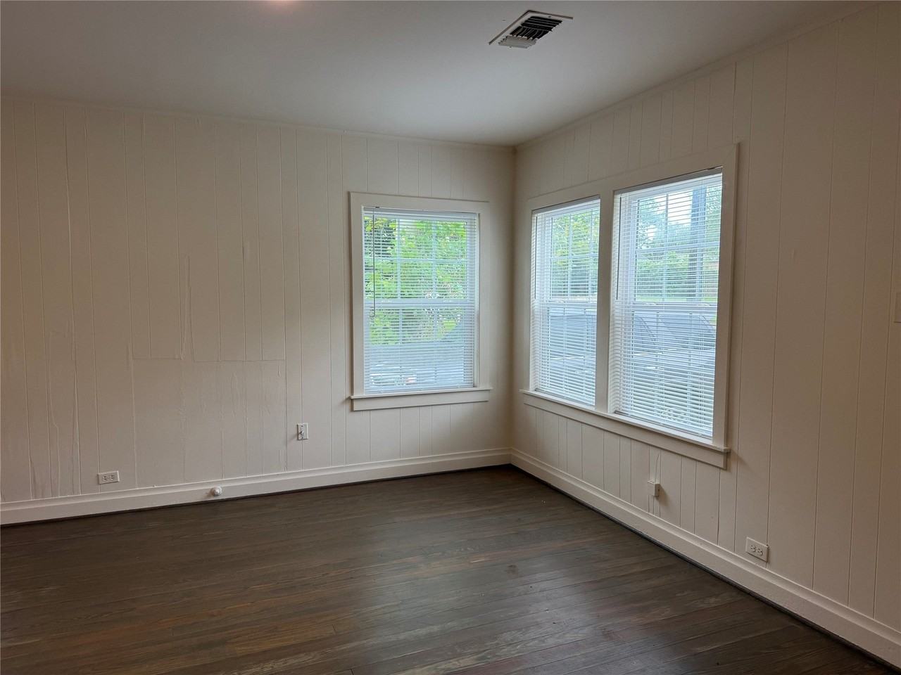 1106 S Jackson St - Photo 5 of 10