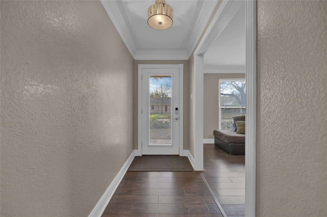 5902 Jim St - Photo 4 of 26