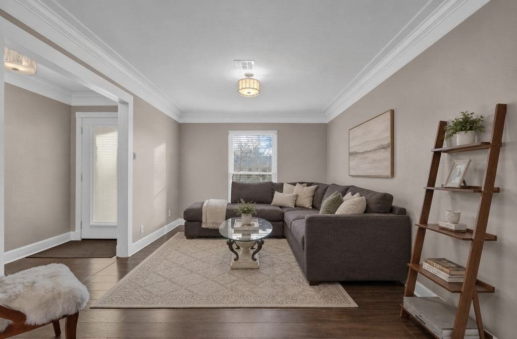 5902 Jim St - Photo 5 of 26