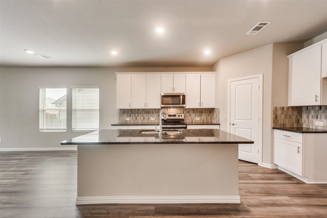 1508 Mineral Point Pl - Photo 3 of 21