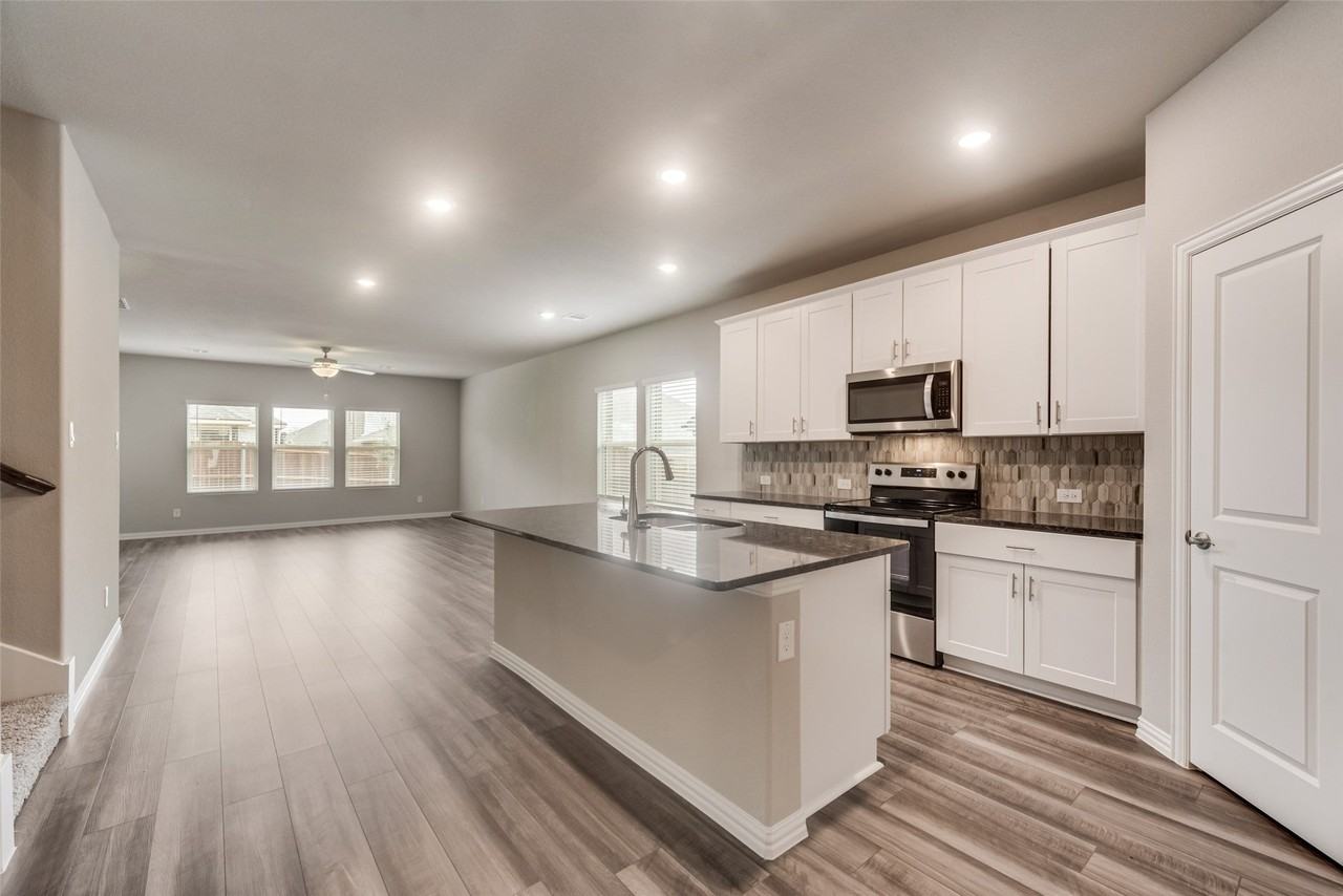 1508 Mineral Point Pl - Photo 4 of 21