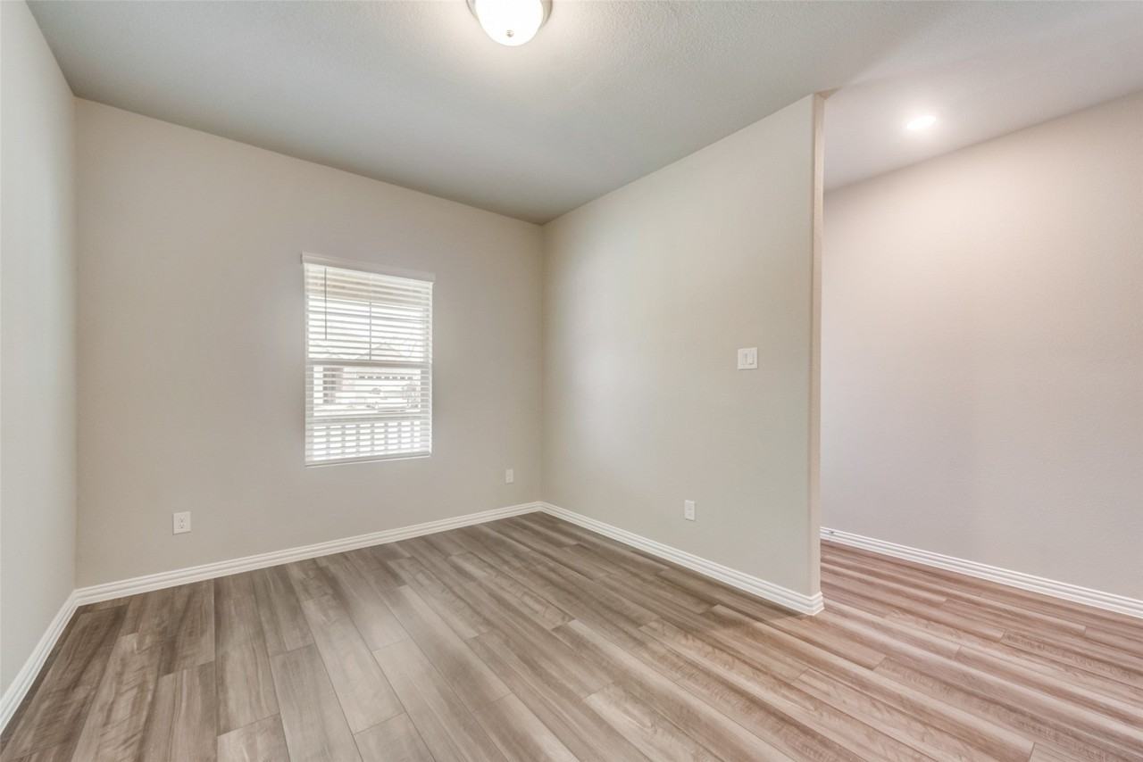 1508 Mineral Point Pl - Photo 5 of 21