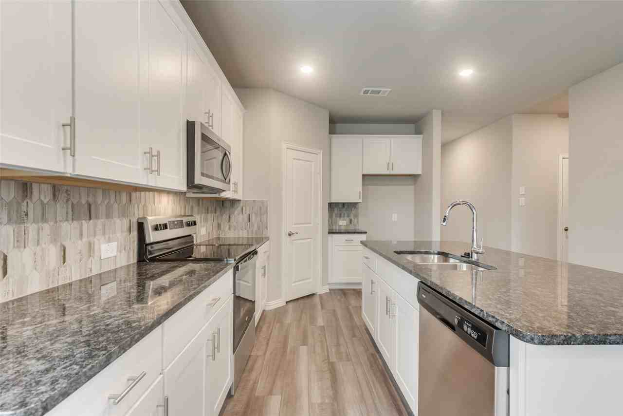 1508 Mineral Point Pl - Photo 7 of 21