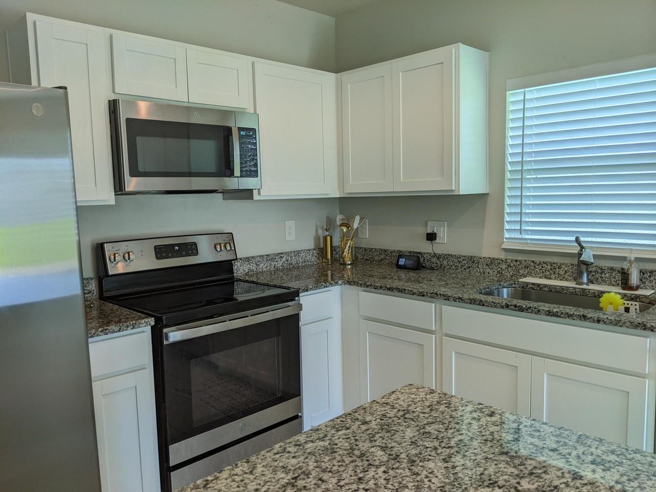 605 Lychee Ln - Photo 6 of 34