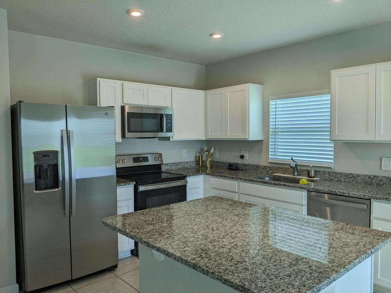 605 Lychee Ln - Photo 7 of 34