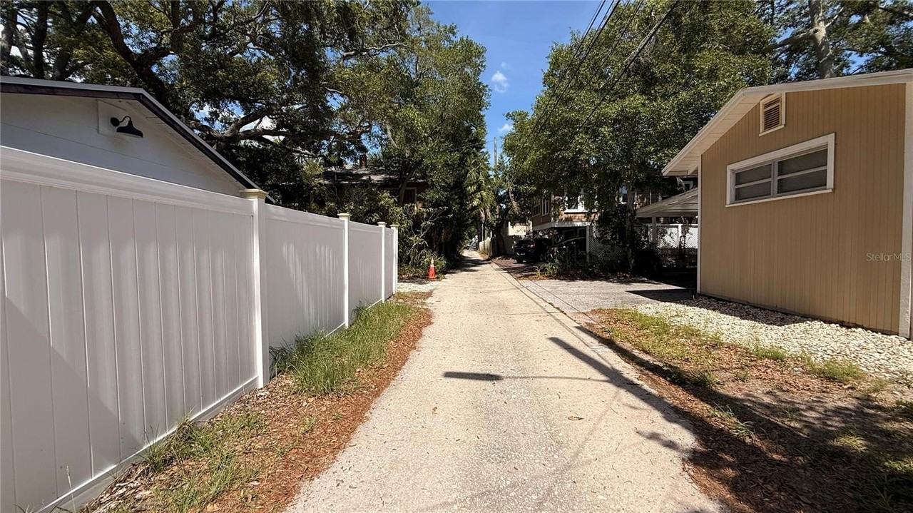 905 Jones St - Photo 5 of 21