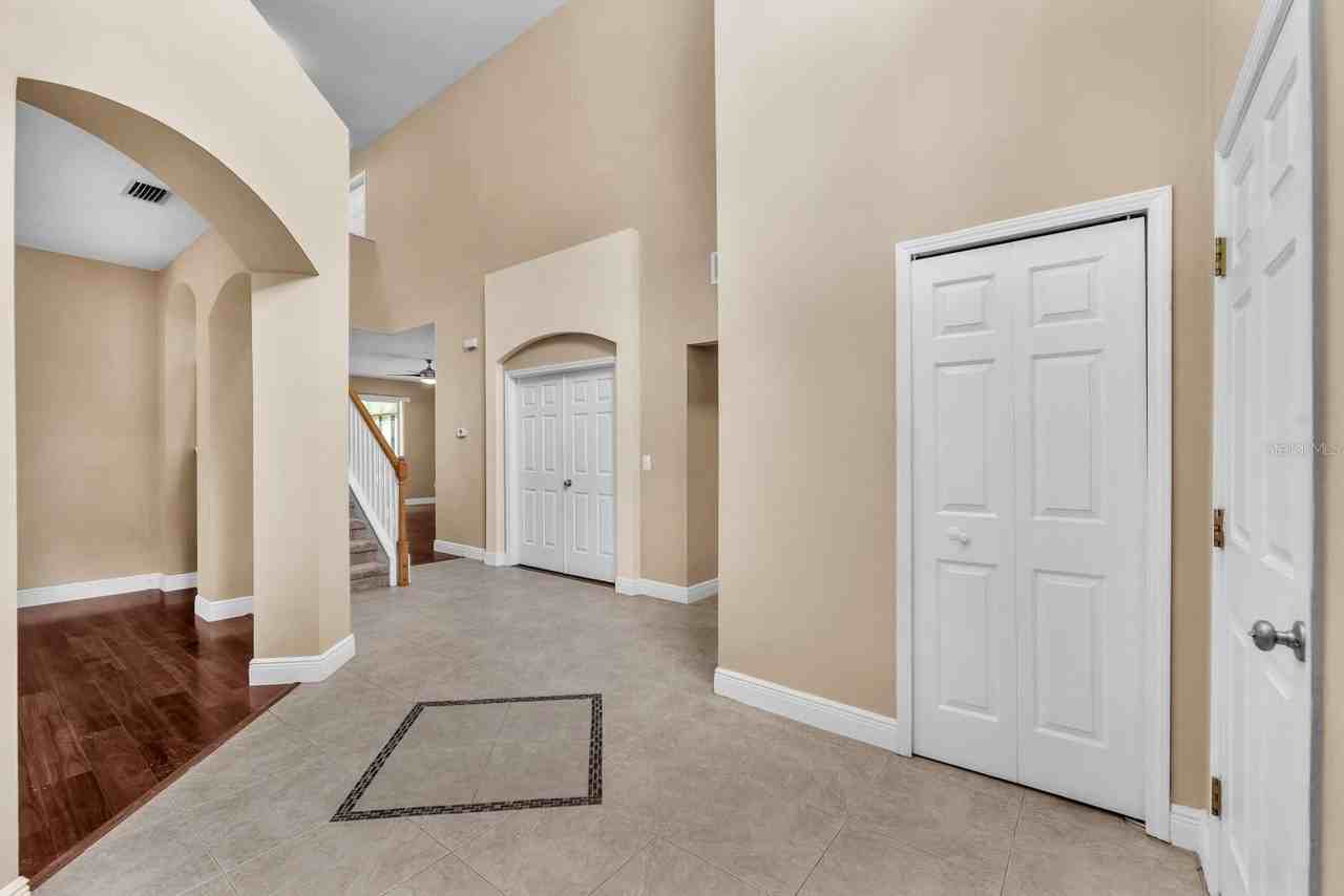 10904 Summerton Dr - Photo 5 of 36
