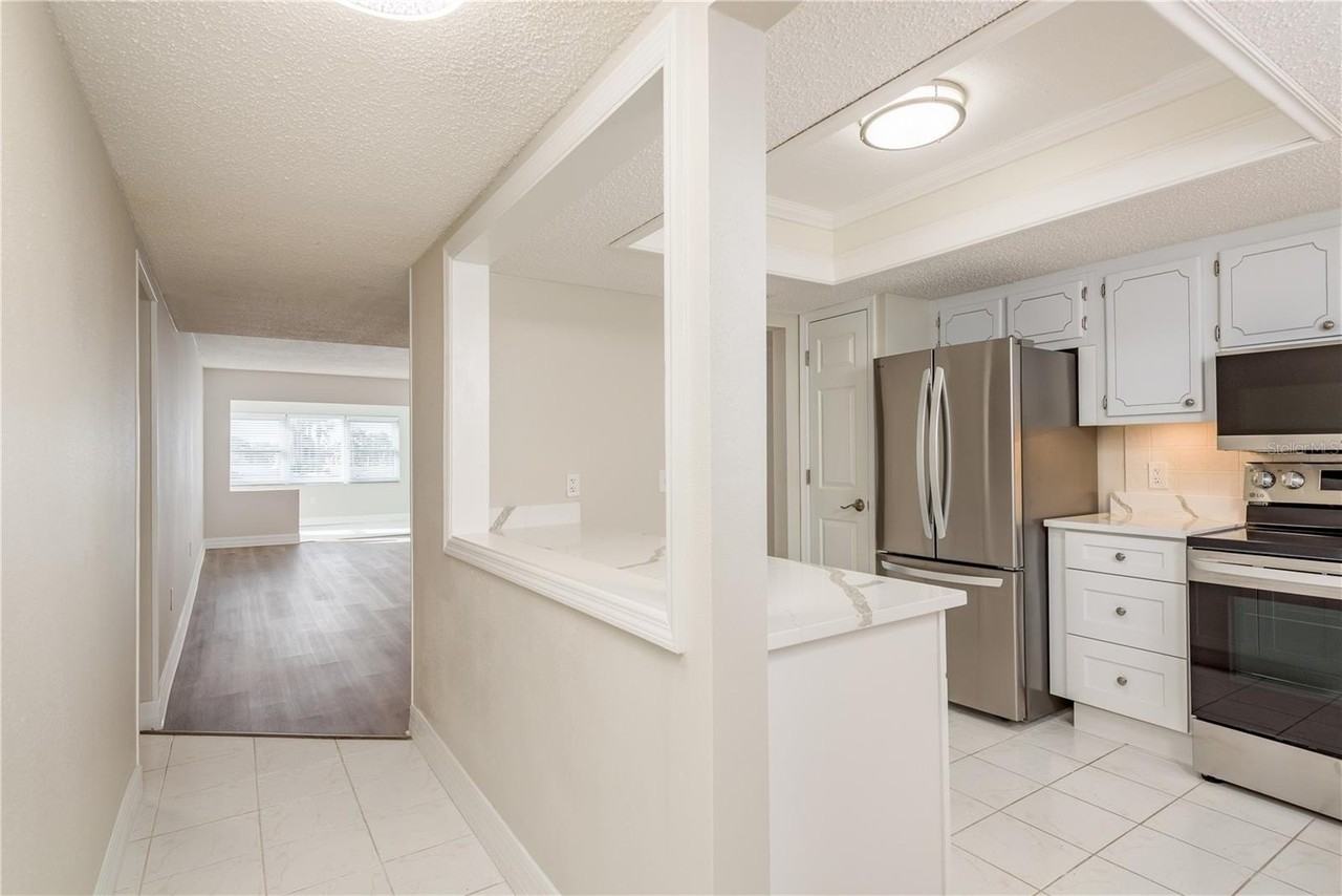 8 Glencoe Pl #104 - Photo 4 of 31