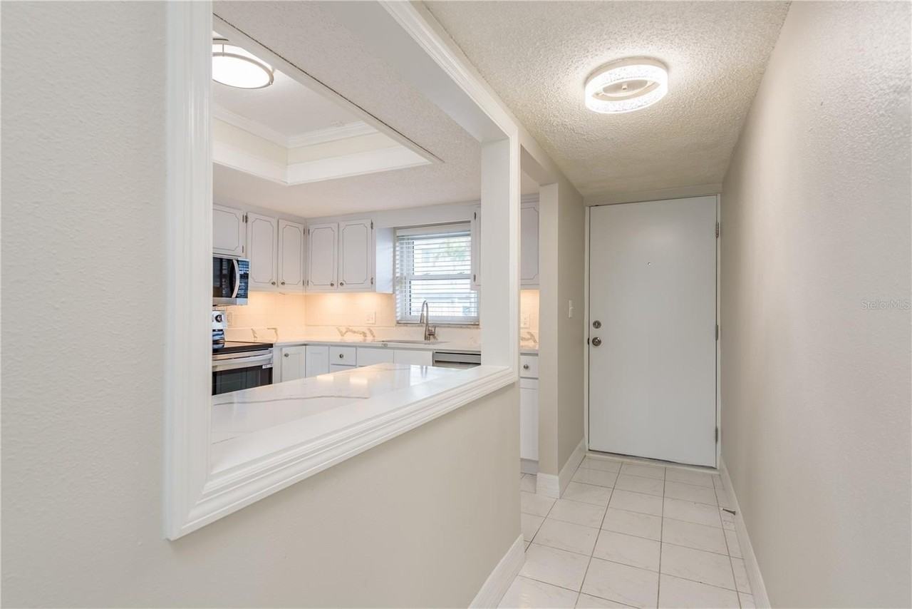8 Glencoe Pl #104 - Photo 5 of 31