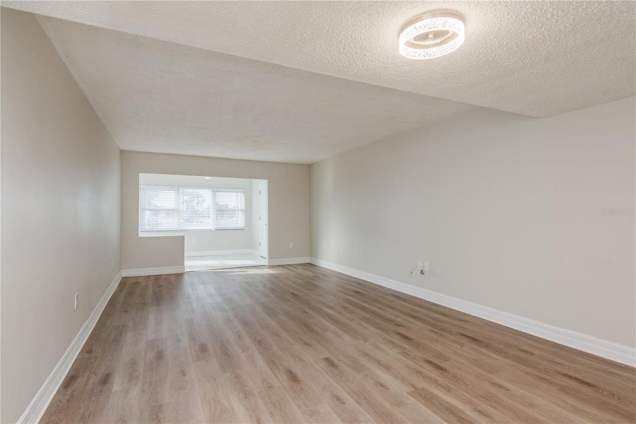 8 Glencoe Pl #104 - Photo 6 of 31
