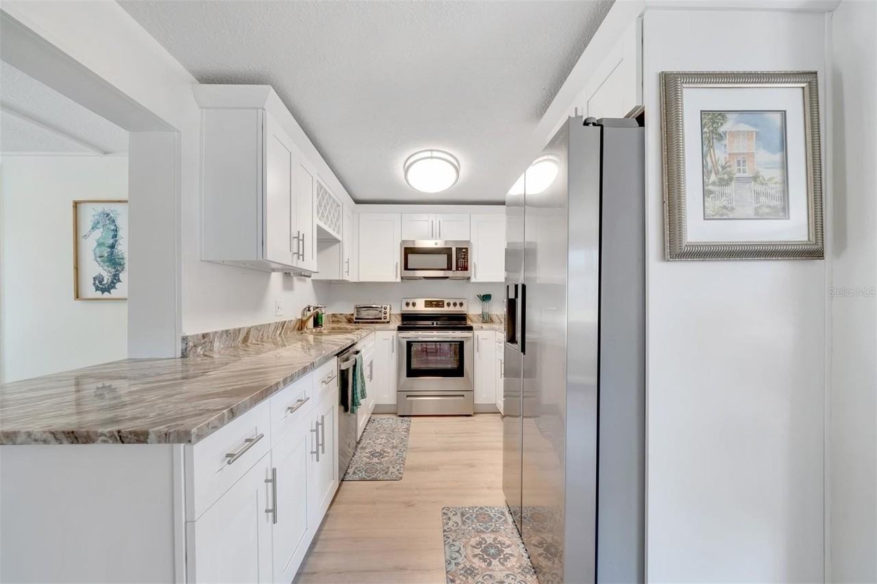 11919 102nd St - Photo 4 of 30