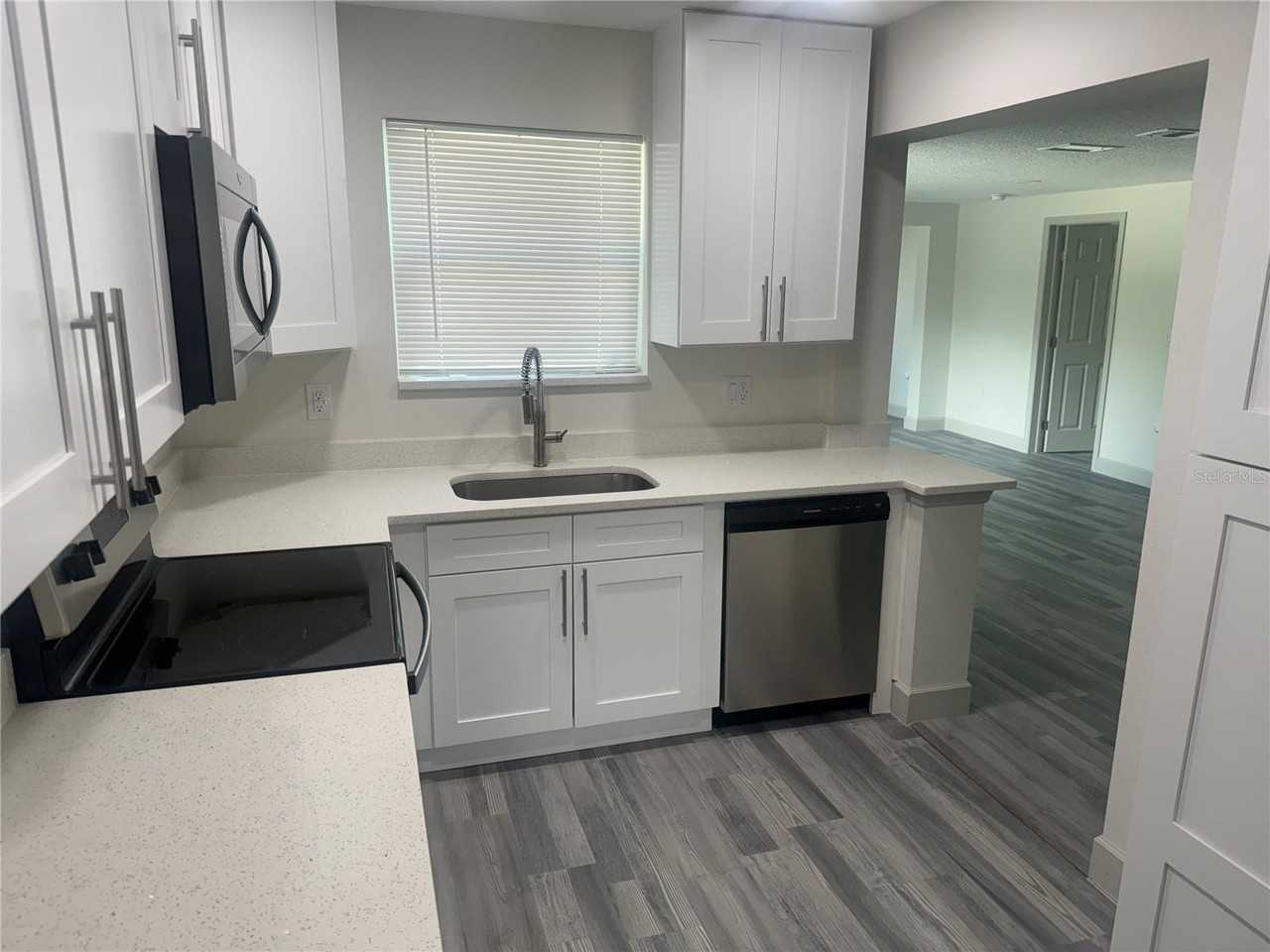 1149 La Salle St - Photo 5 of 16