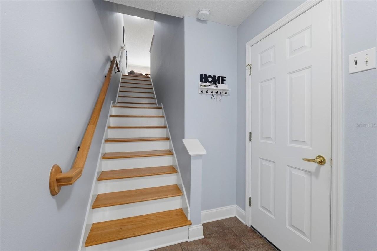 381 Madeira Cir - Photo 4 of 35
