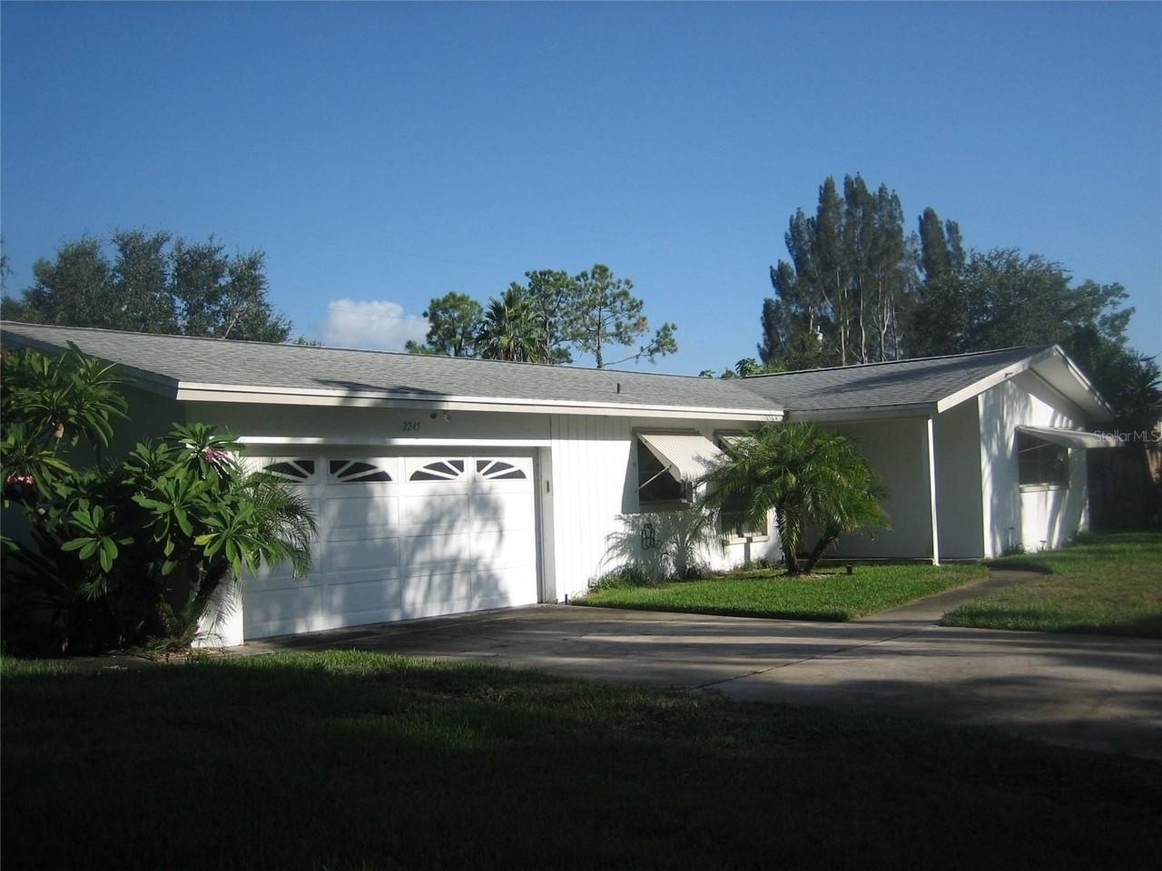 2245 Cedar Dr - Photo 3 of 20