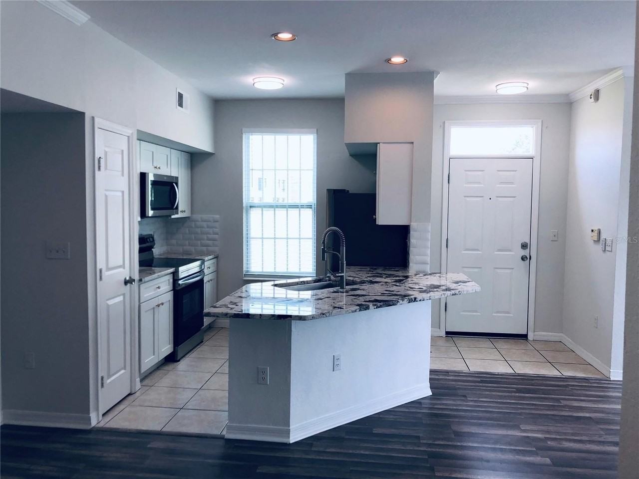 10554 White Lake Ct - Photo 2 of 15