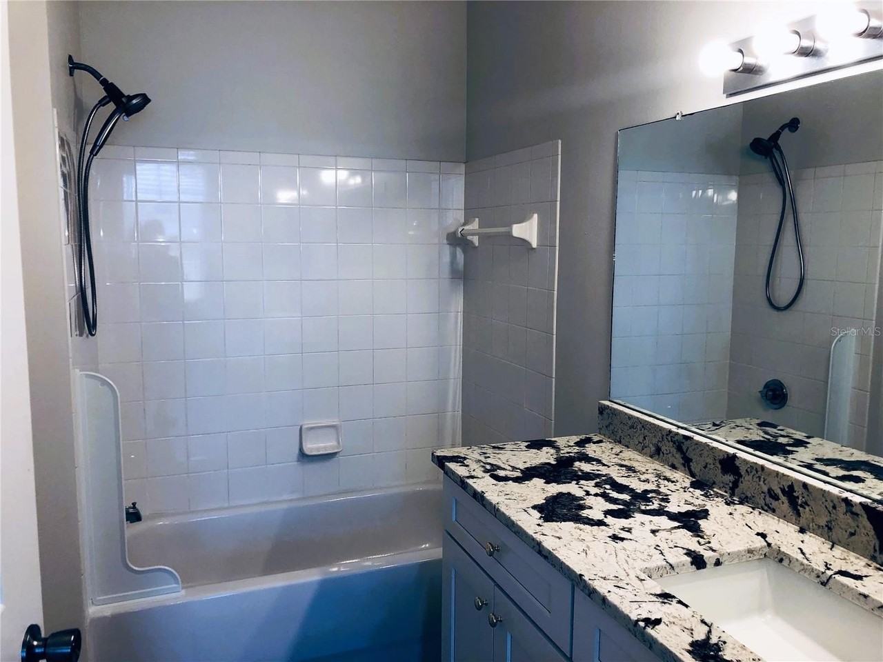 10554 White Lake Ct - Photo 4 of 15