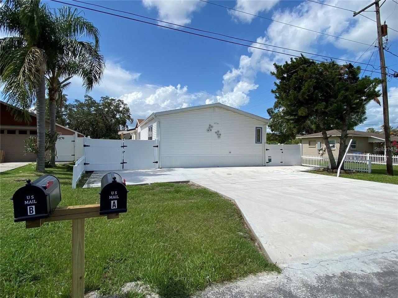 8726 Mayflower Rd - Photo 2 of 7