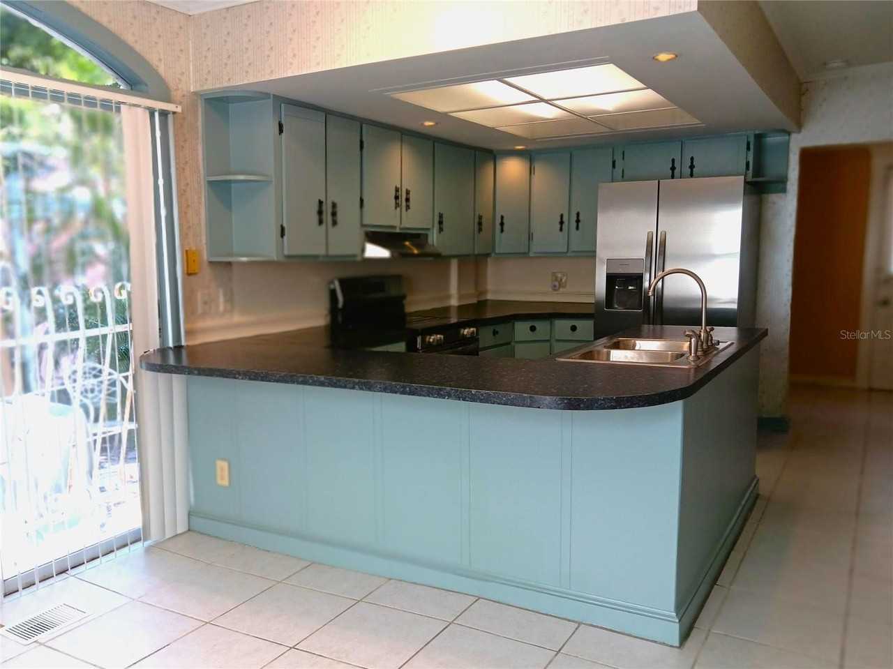 830 37th Ave S - Photo 7 of 28