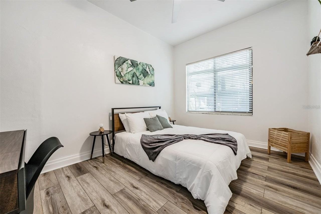2325 W Green St - Photo 5 of 16