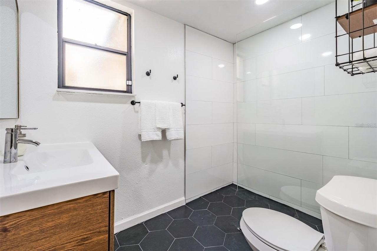 2325 W Green St - Photo 6 of 16
