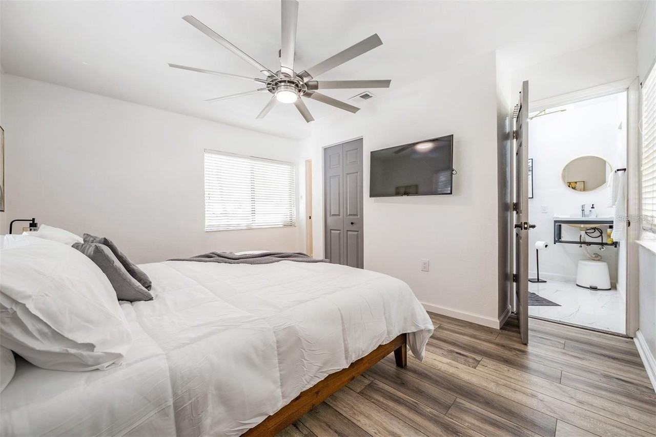 2325 W Green St - Photo 7 of 16