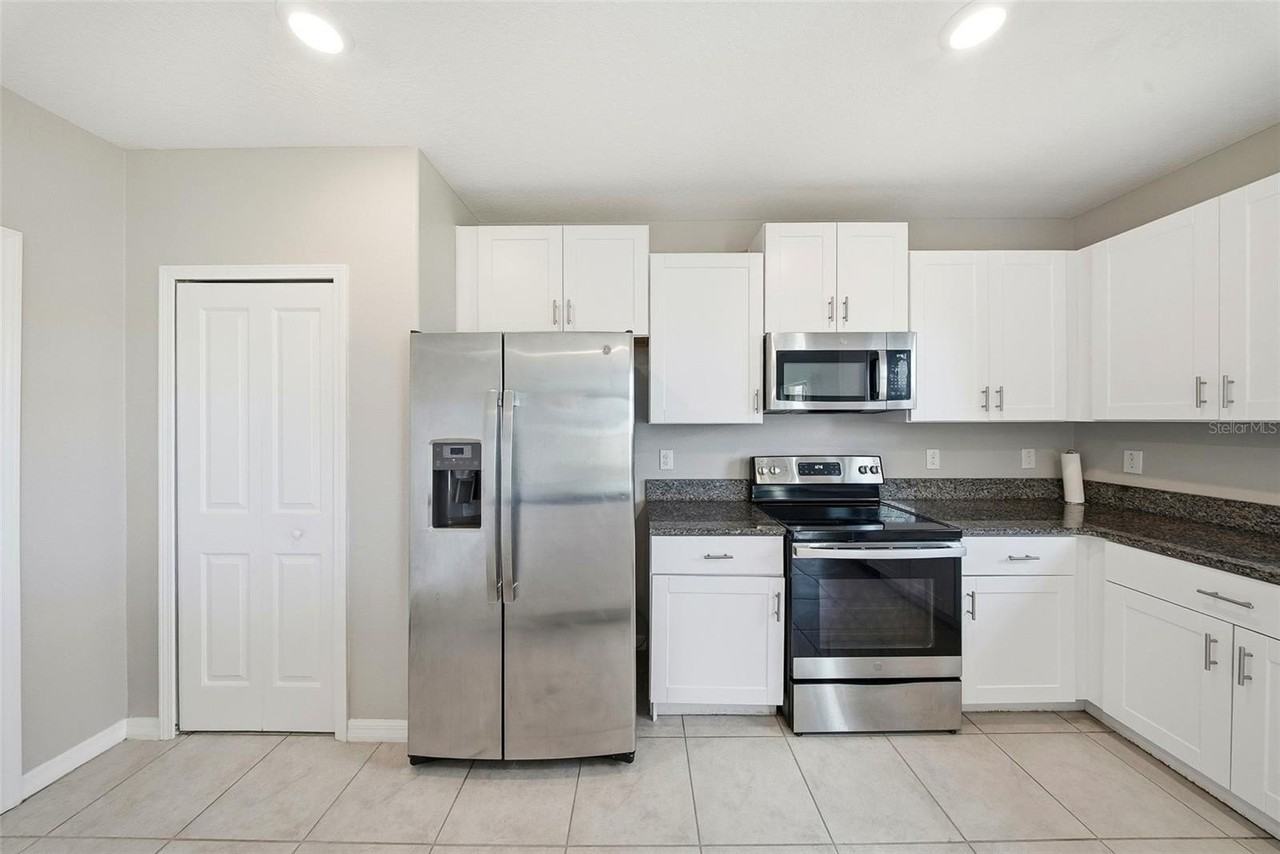 15617 Charr Island St - Photo 2 of 45