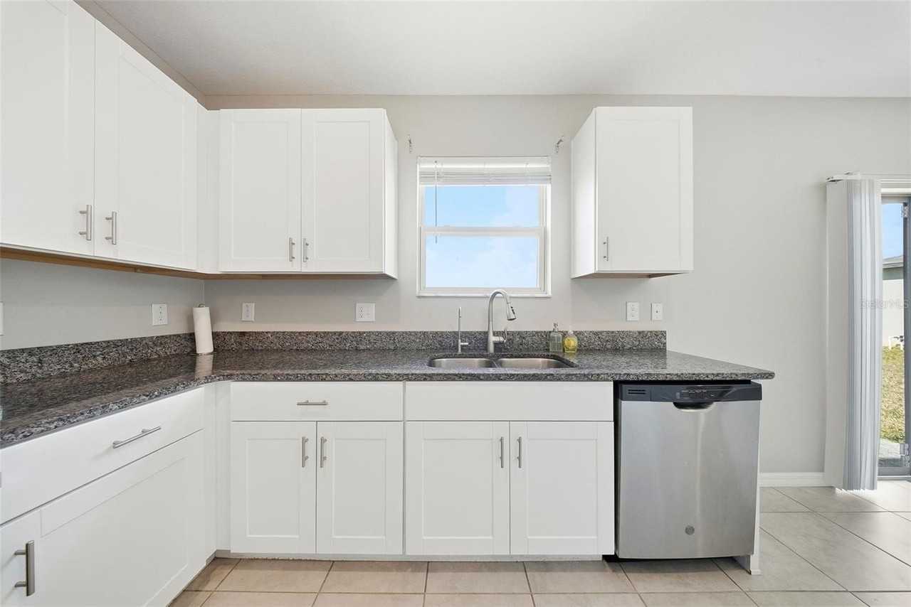 15617 Charr Island St - Photo 3 of 45